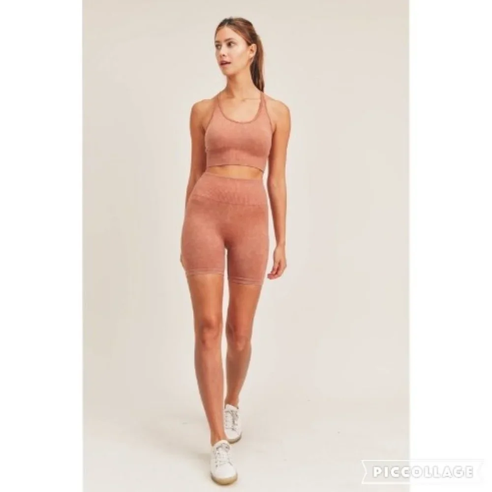 Multi-Ribbed Mineral-Washed Seamless‎ Shorts